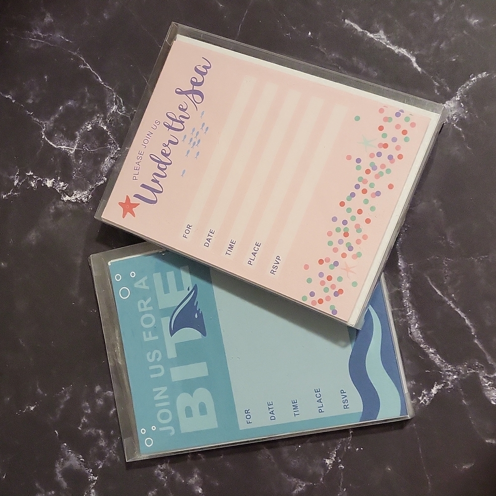 24 Party Invitations with Envelopes